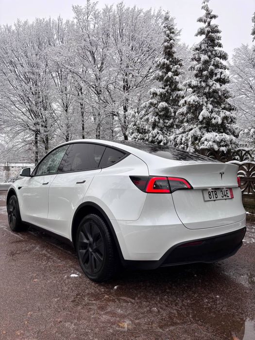 Tesla Model Y Long Range 2024