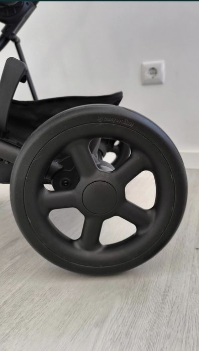 Carrinho bebé com alcofa