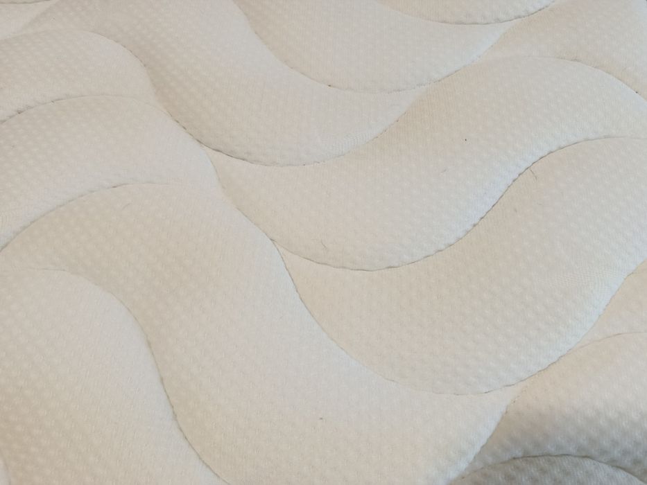 Colchão como novo,, oferta cama e estrado.