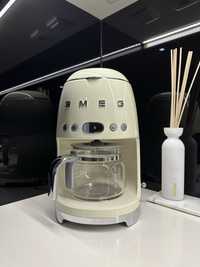 Máquina de café de filtro SMEG - Cor Creme