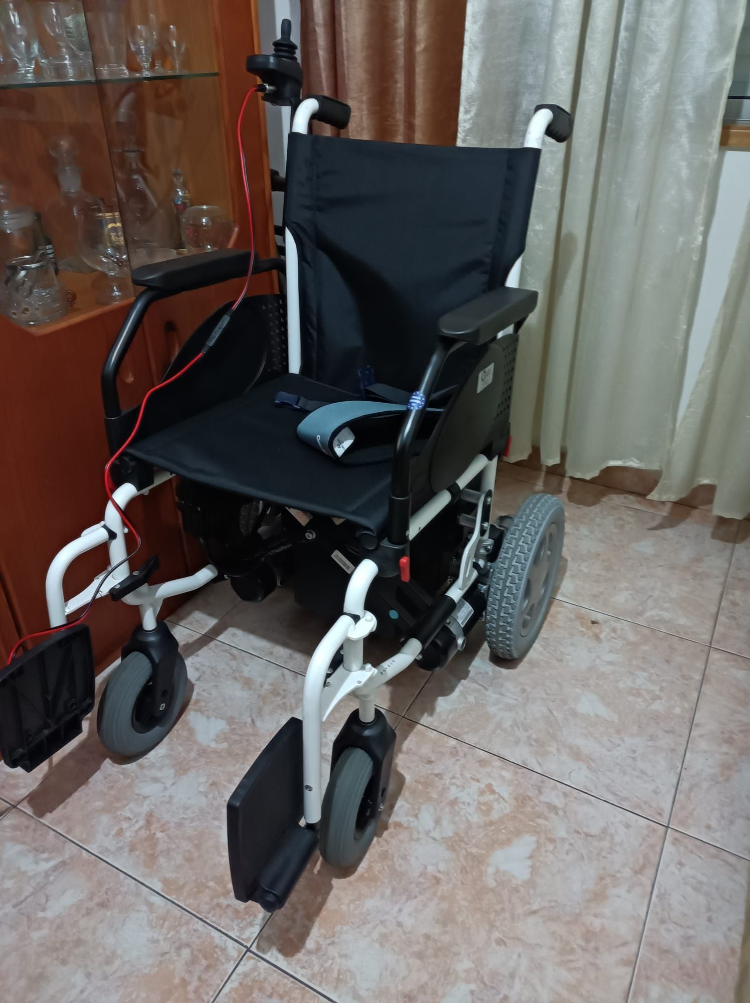 (Oportunidade) Cadeira de rodas eléctrica Azteca 43.