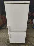 Solidna, zgrabna lodówka marki LIEBHERR 146x60x60