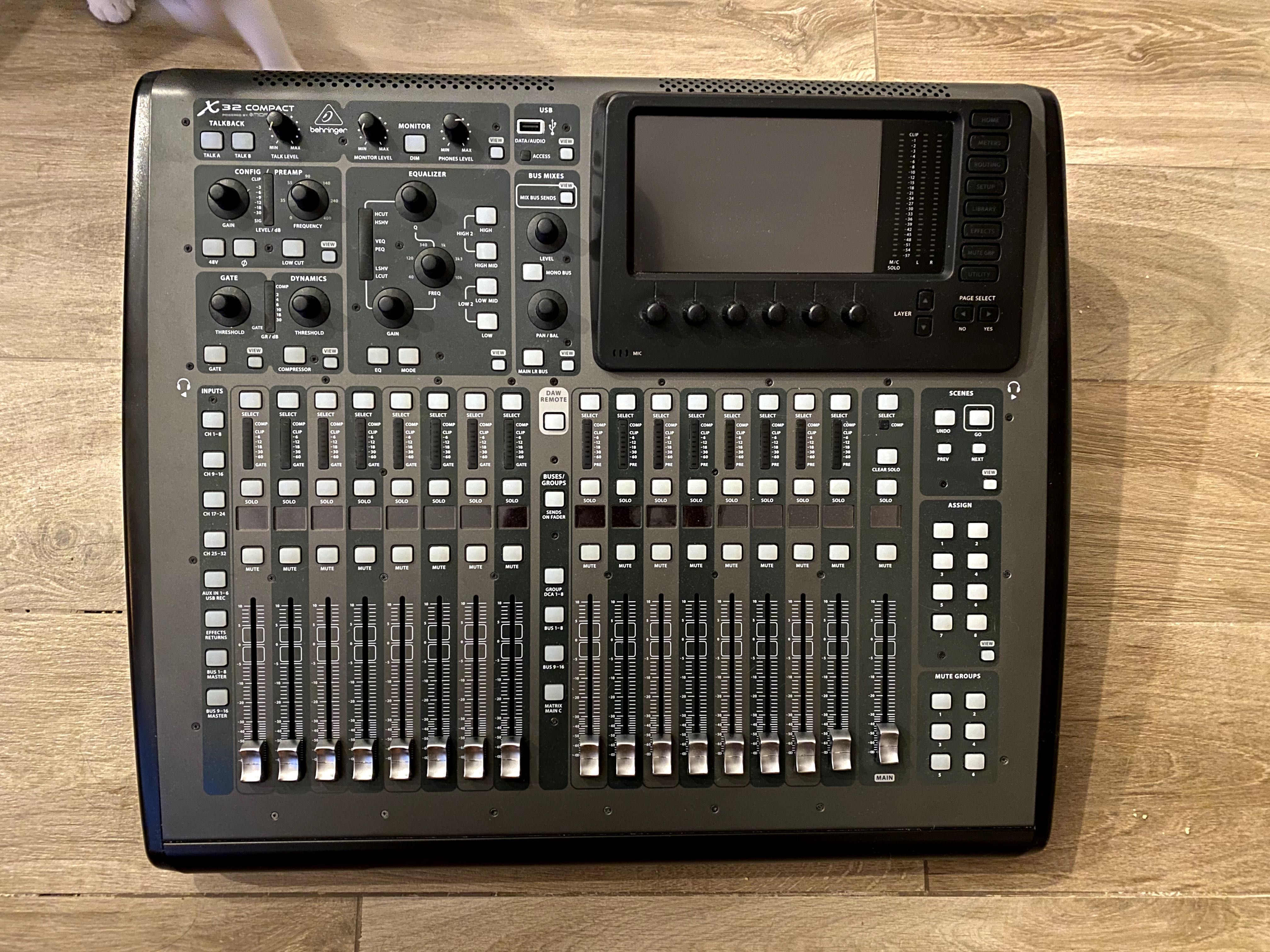 Behringer x32 compact - konsola cyfrowa