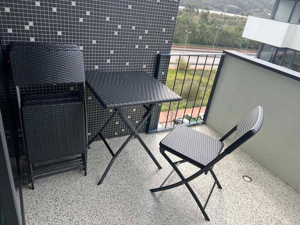 Mesa + 4 cadeiras de exterior