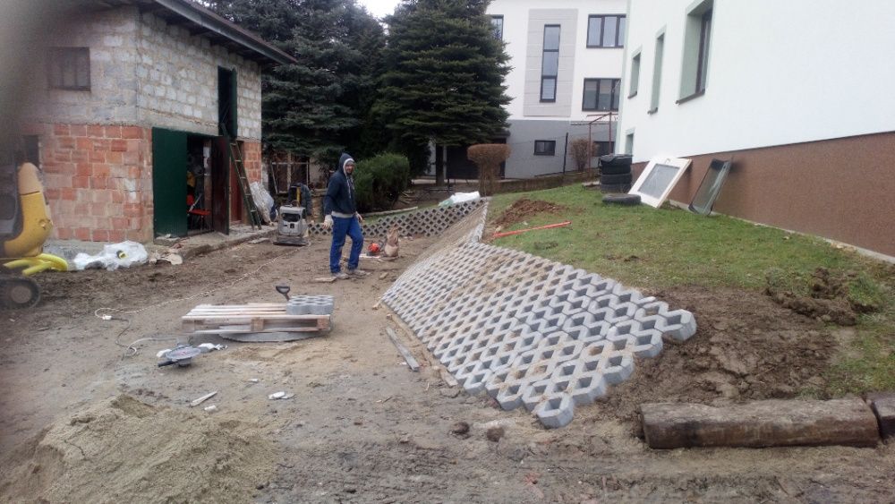 Usługi koparką 3 tony oraz 16 ton Wykopy rozbiórki oraz niwelacje