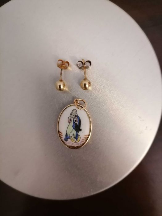 Medalha e brinquinhos para bebé