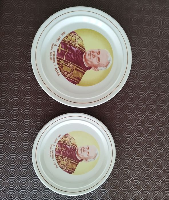 Pratos comemorativos da vista a Portugal do Papa João Paulo II