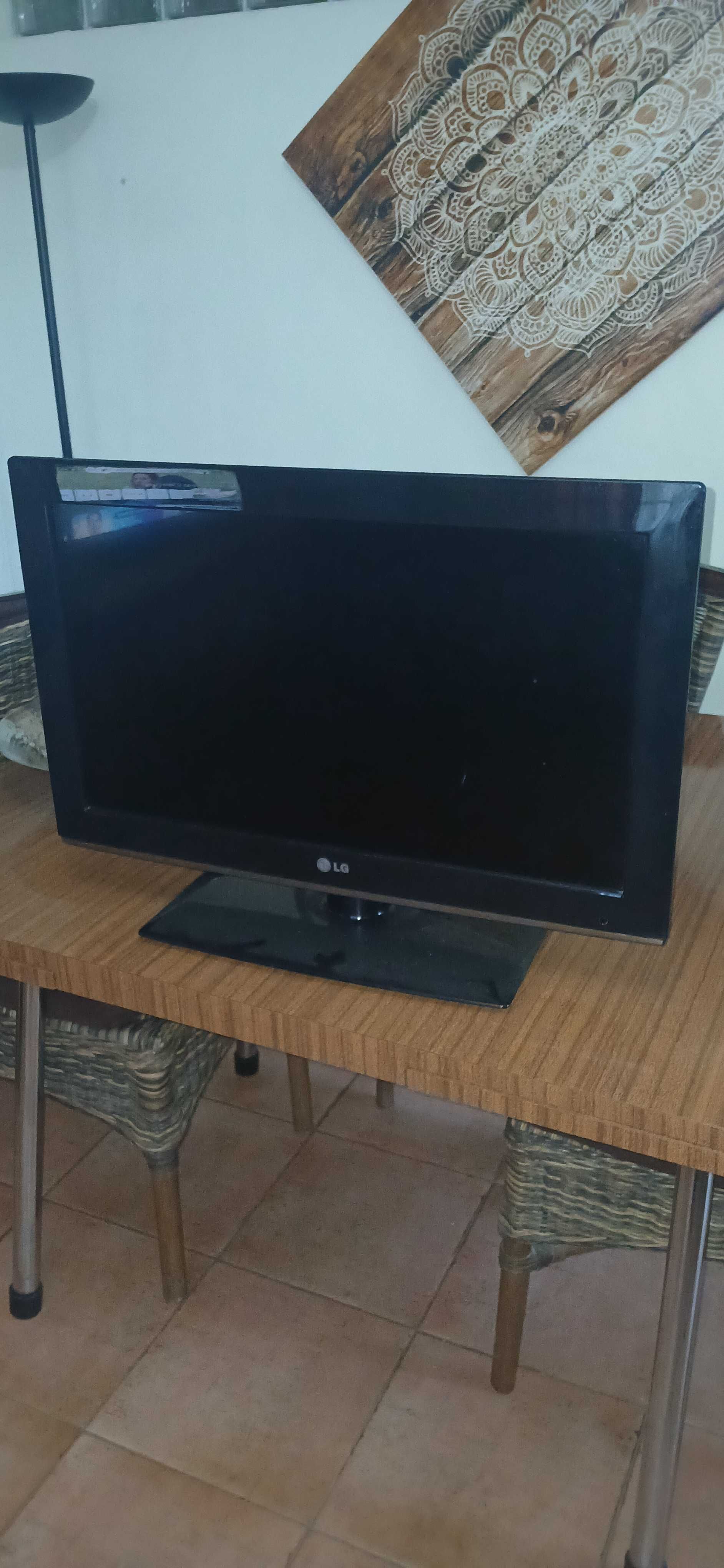 TV LG 32" 
26LK330