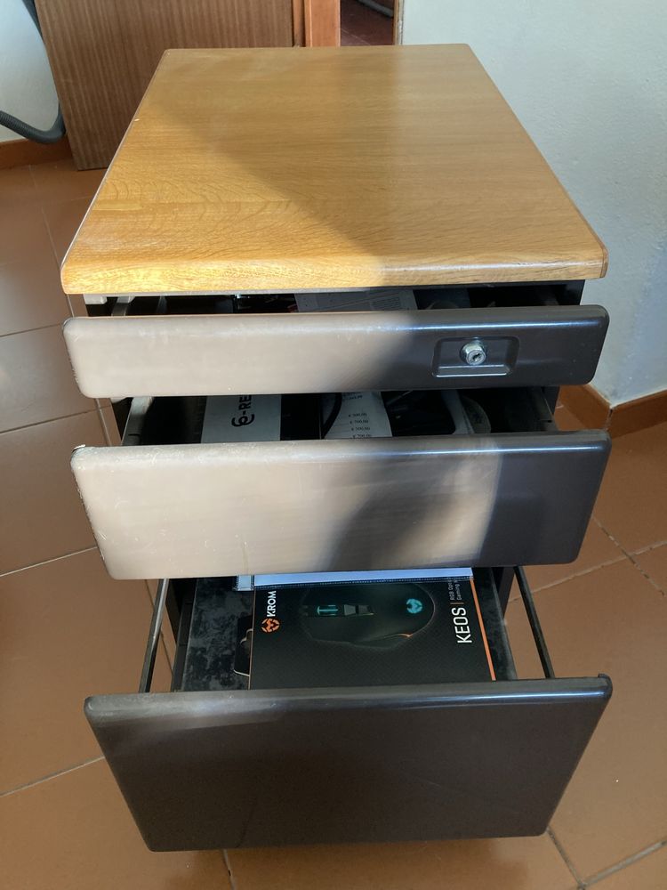 Secretária + cadeira + modulo 50€