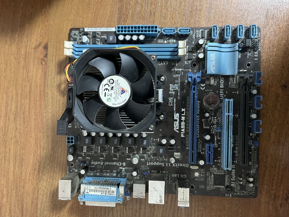 Продам материнську плату ASUS F1A55-M LX (Socket FM1) з кулером.