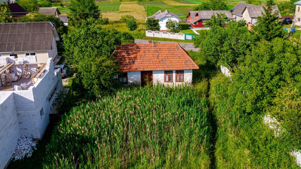 Ділянка з будинком в с.Коршів.