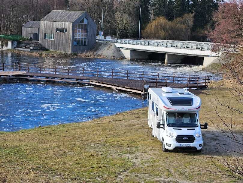 wypożyczalnia kamperów wynajem kampera Ford Roller Team Kronos automat