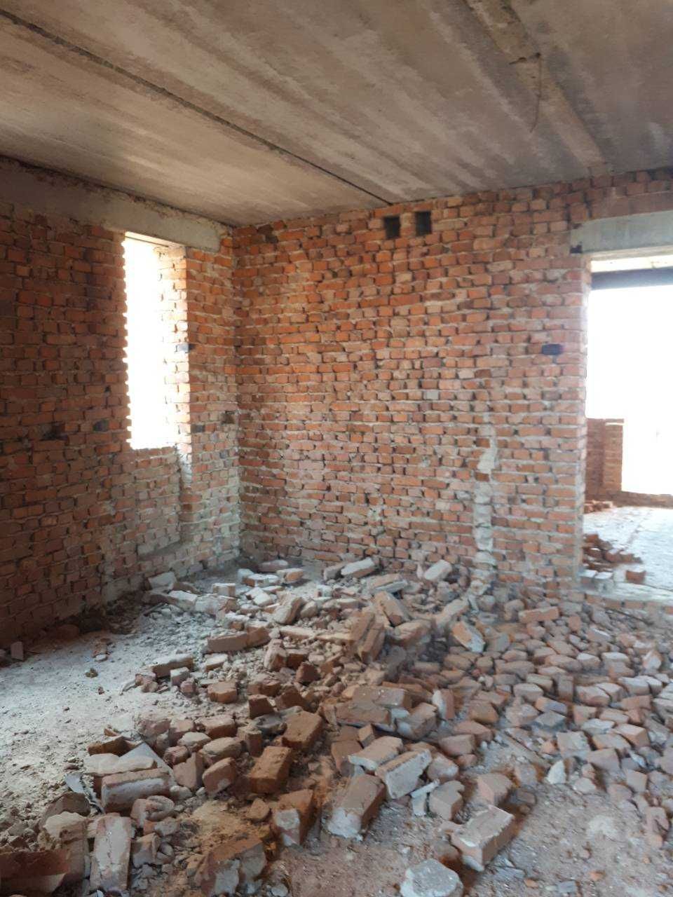 цегляне незавершене будівництво м. Кам'янка-Бузька