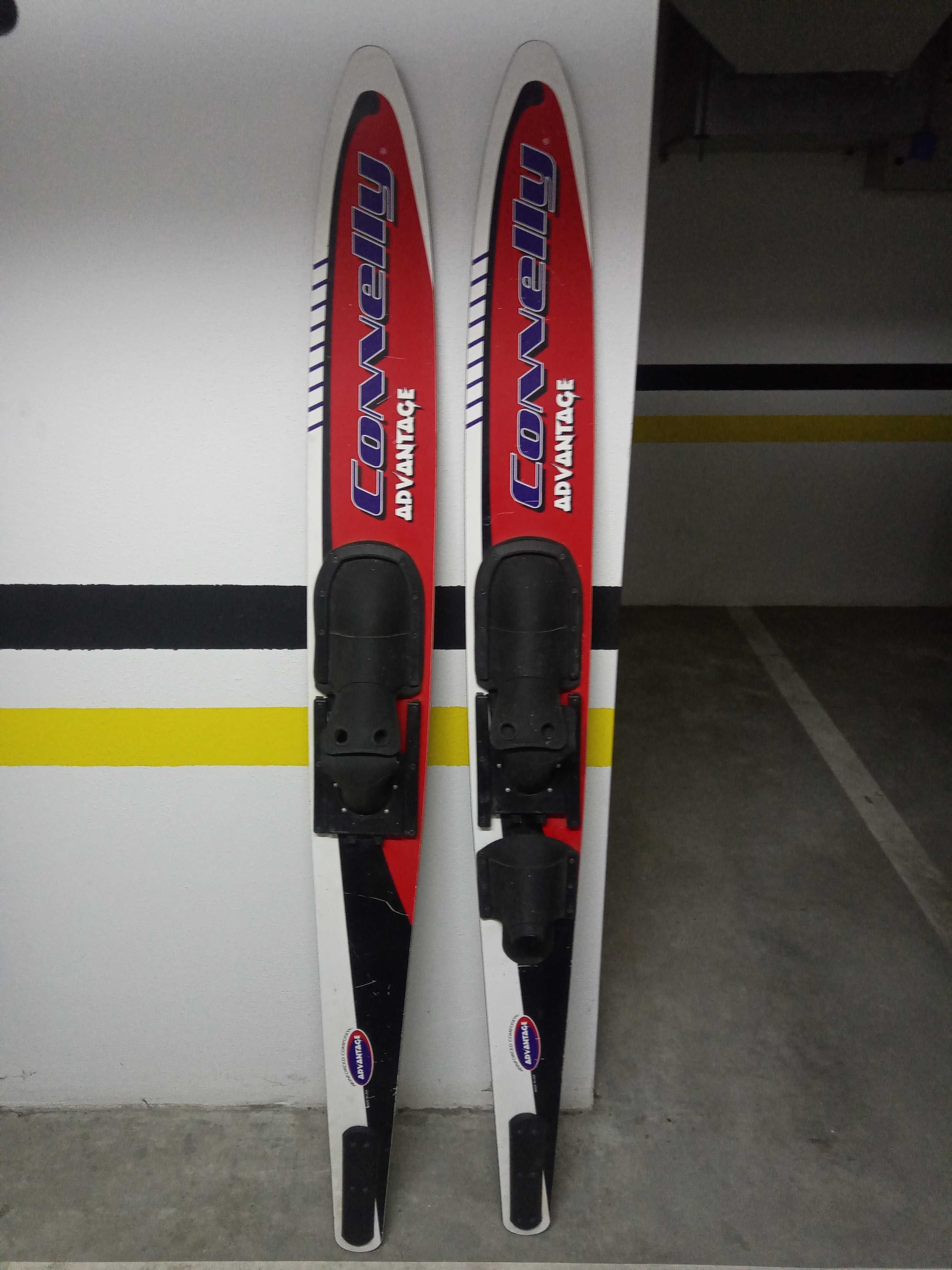 Skis aquáticos Conelli, com cabos