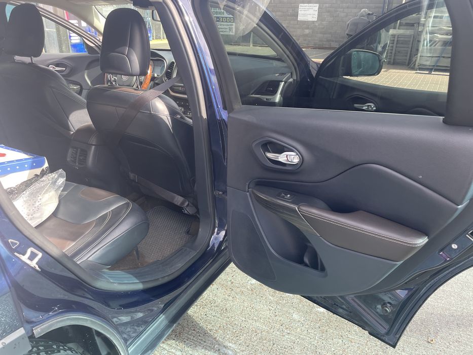 Продам jeep cherokee 2015 року випуску