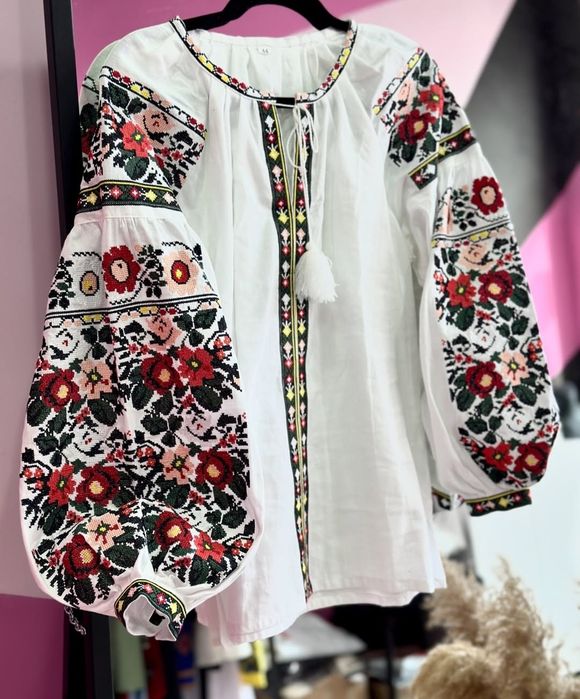 Жіноча вишиванка "Квіткова"