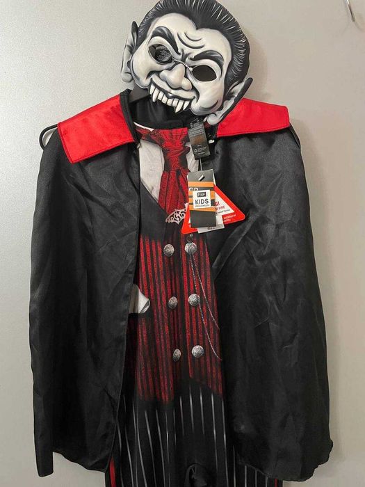 Карнавальний костюм Дракули 104 см 128 см новий