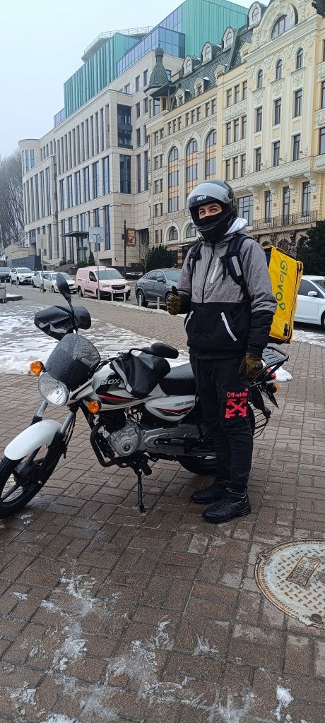Оренда мотоцикла Bajaj BM 150 / прокат мотоцикла для служб доставки