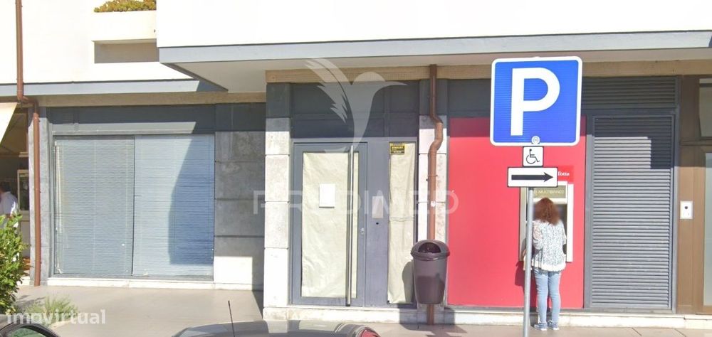 Loja à Venda em Paços de Brandão – Antiga Agência Bancária