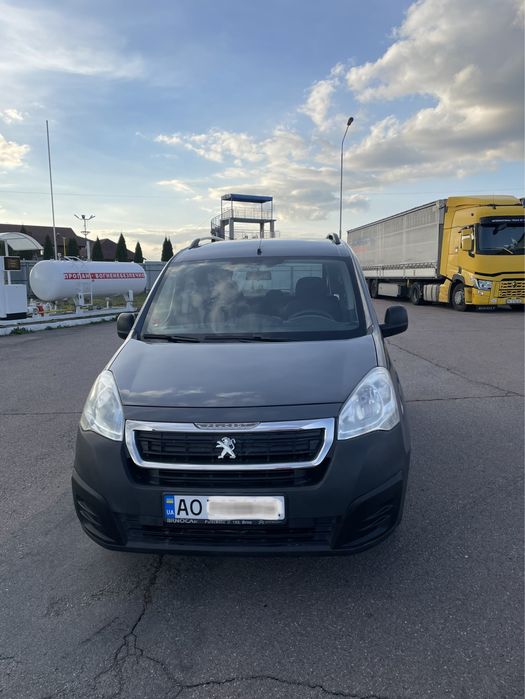 ч Peugeot Partner 2017 року випуску пасажир