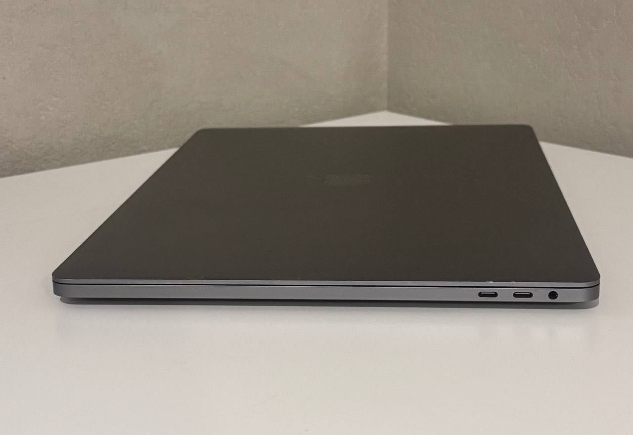MacBook Pro 16" Space Gray 2019 (MVVK2)