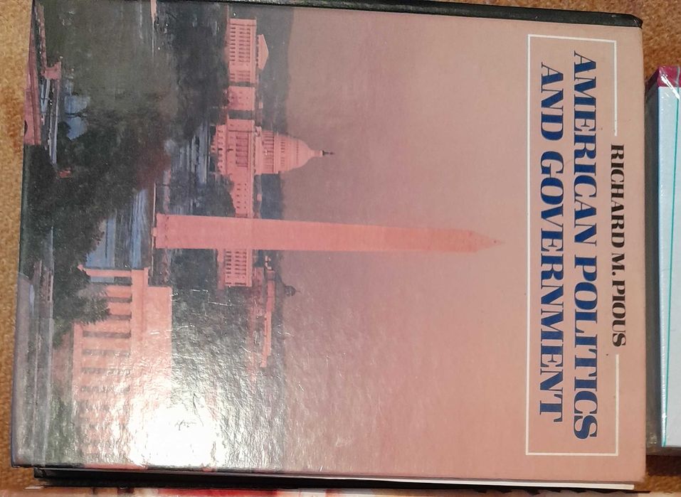 Książka American Politics and Government TANIO