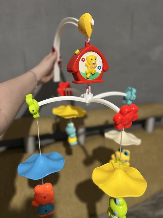 Дитячий музичний мобіль