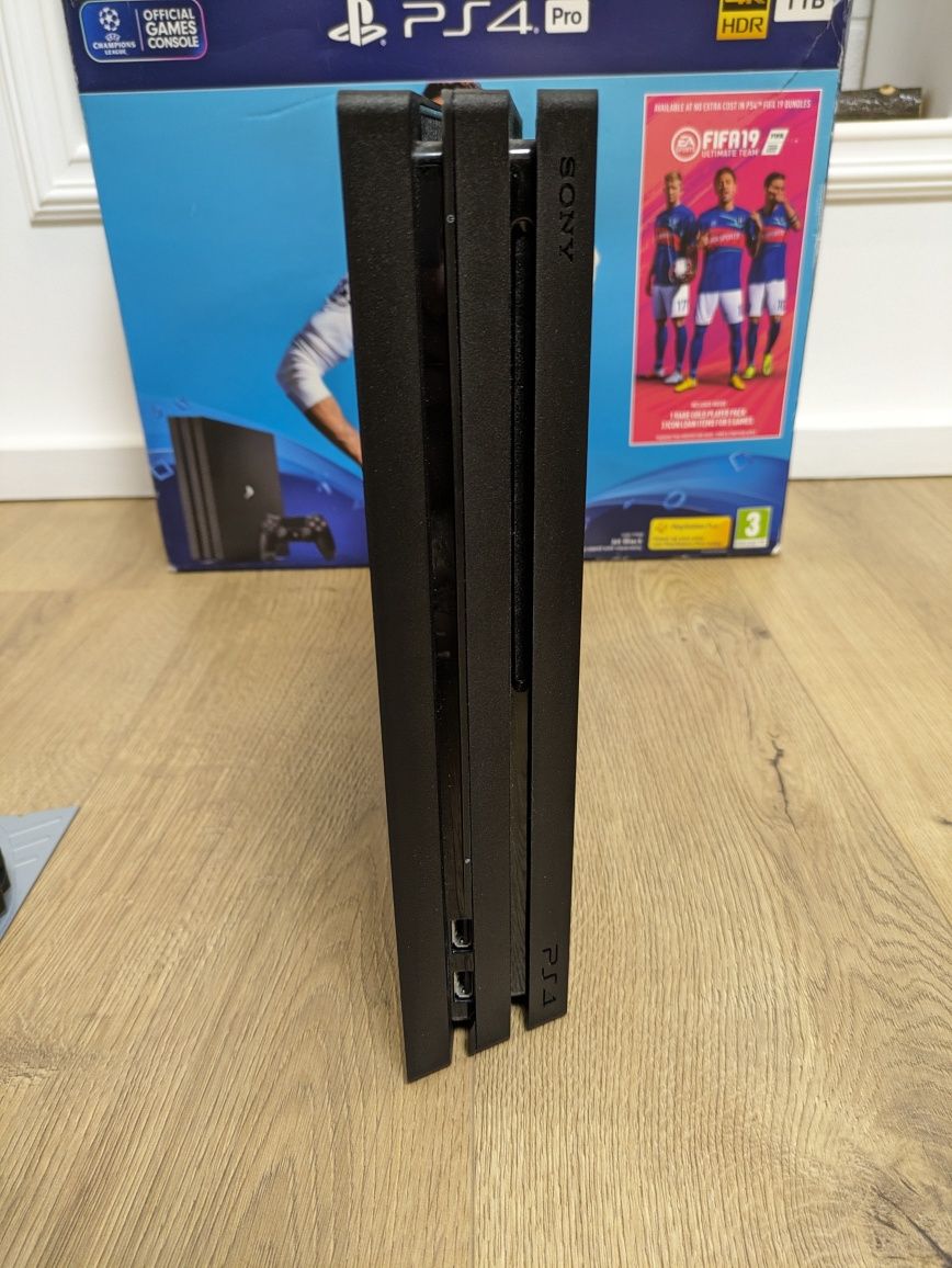 Sony PlayStation 4 Pro 1 Tb приставка PS4 2 джойстика