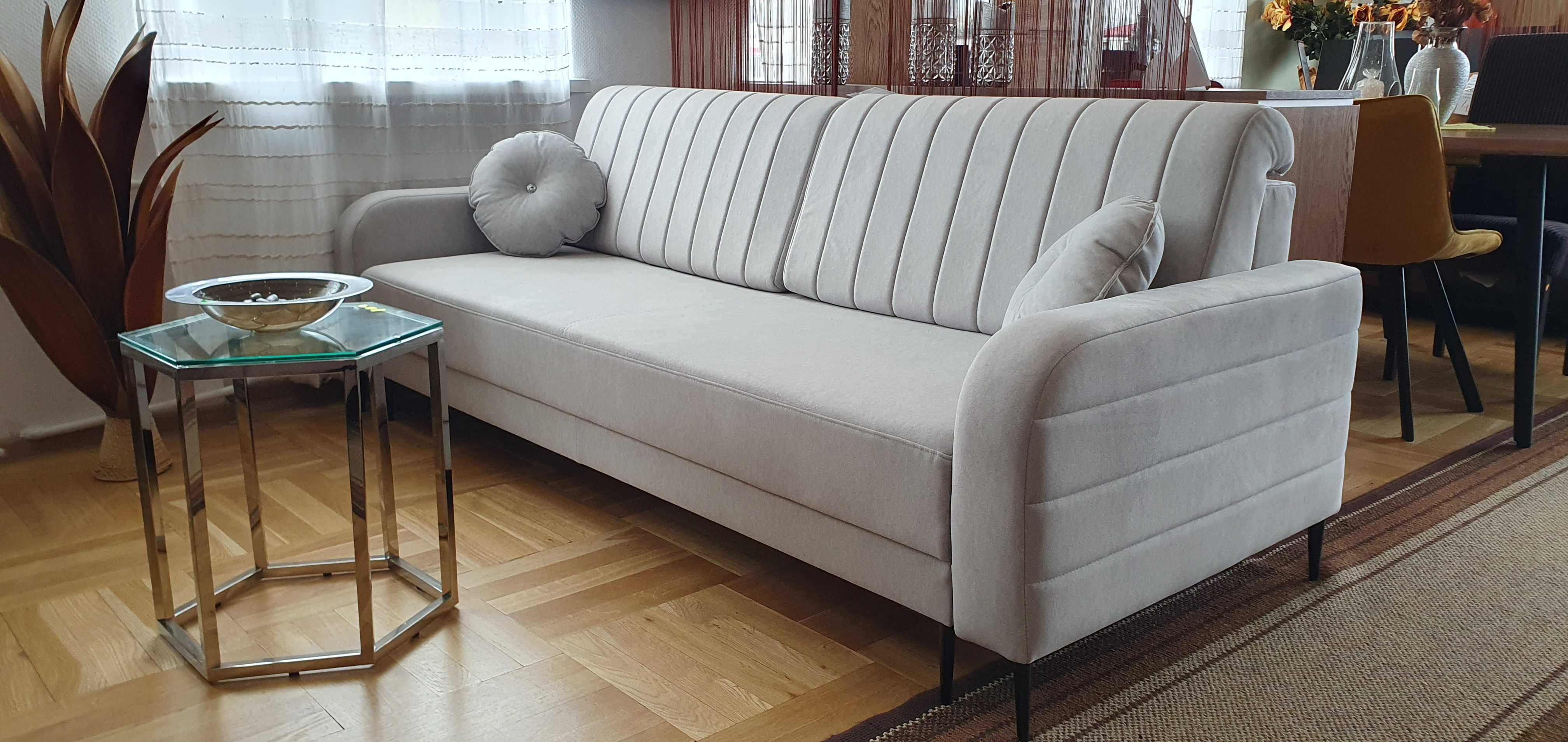Jasnoszara sofa 230 cm z funkcją spania i pojemnikiem CARLO