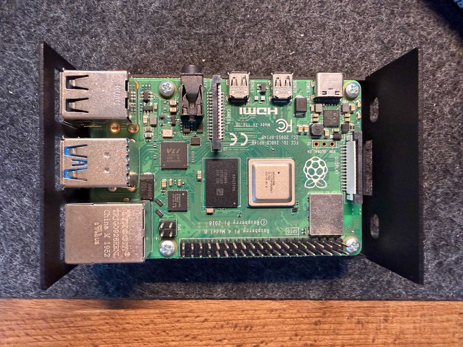 Raspberry Pi 4 model B WiFi DualBand Bluetooth 2GB + metalowa obudowa