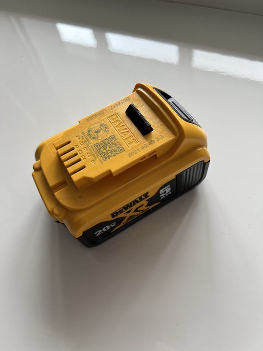 Акумулятор, батарея DeWalt dcb205 5ah