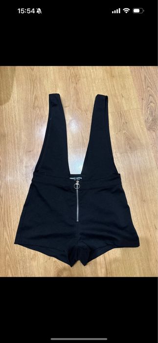 Krotki czarny kombinezon