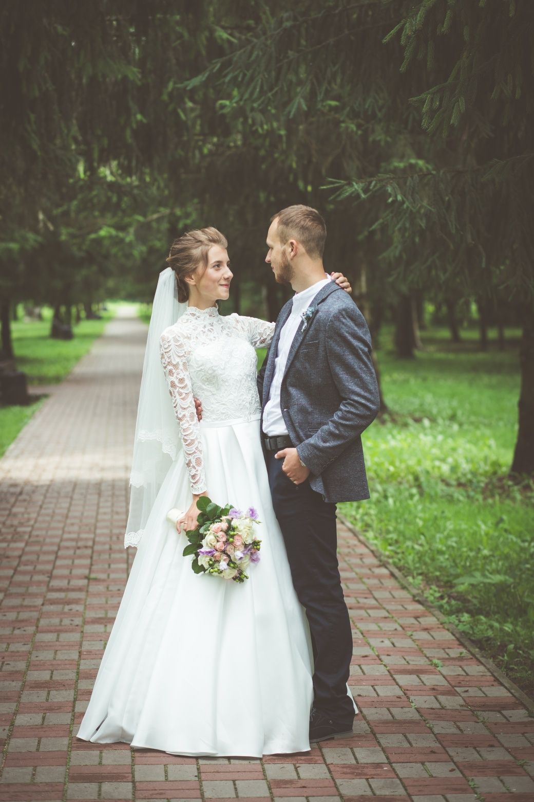 Продам весільну сукню