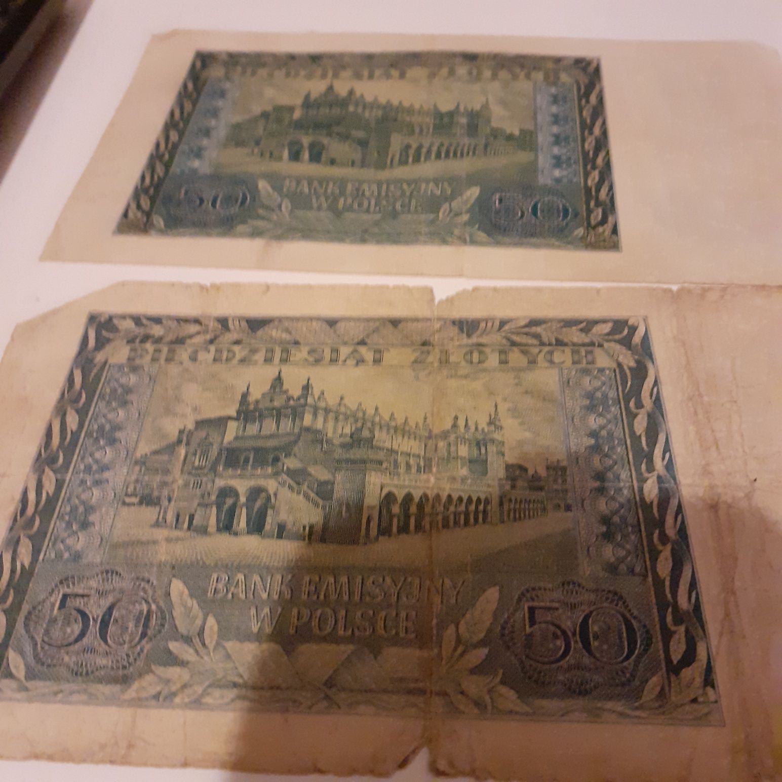 Sprzedam    banknot   z roku 1940  .  5szt  cena   za   całość250zł