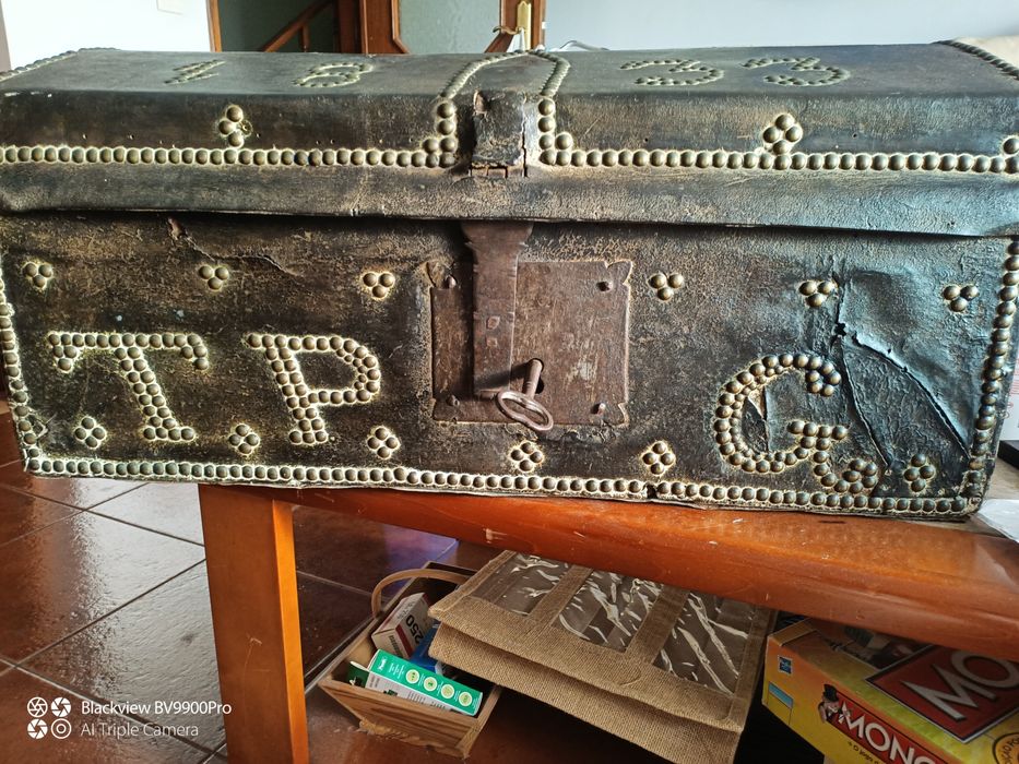 Baú com dois séculos não á ninguém para contar a história