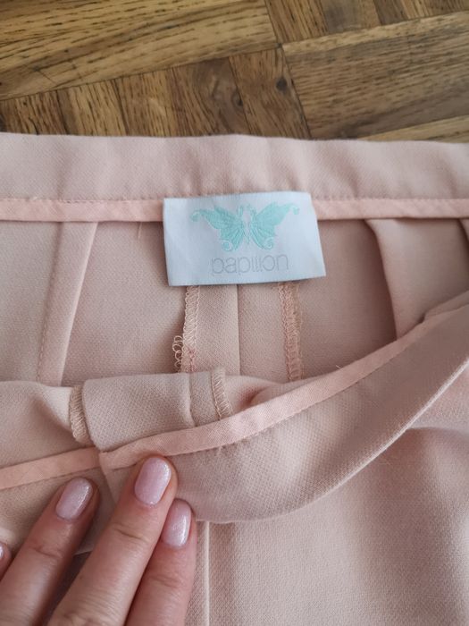 Papillon super kostium ze spodniami blady róż M polski projektant