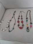 Vendo estes 4 colares