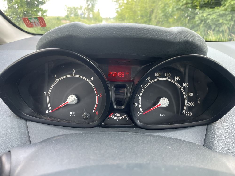Ford Fiesta MK7 1.6 TDCi 90KM 2010r 5-drzwi klima eko miejski