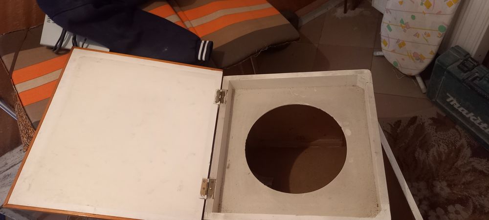 Stara szafka na miske