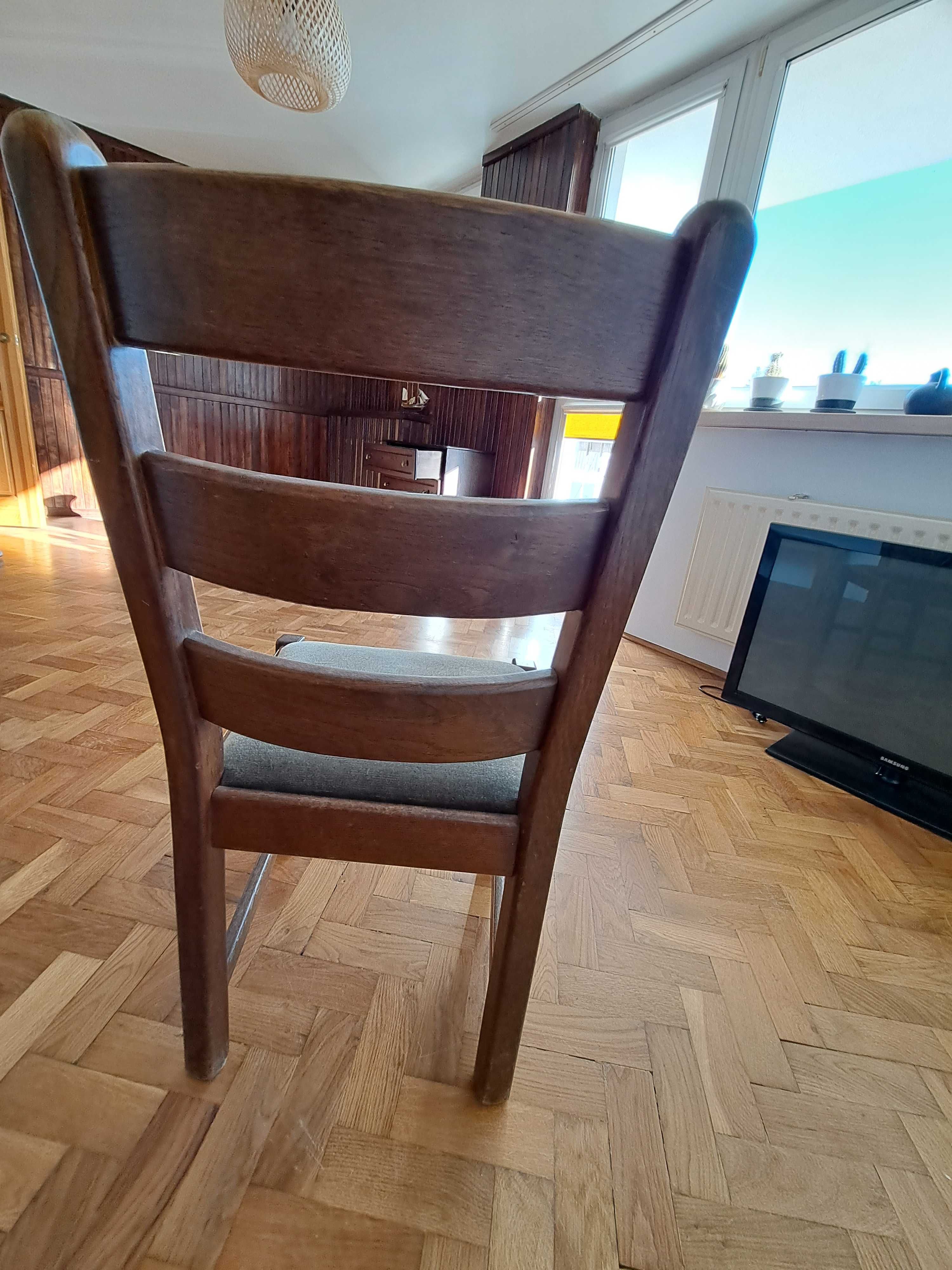 Sprzedam krzesła dębowe z oliwkową tapicerką