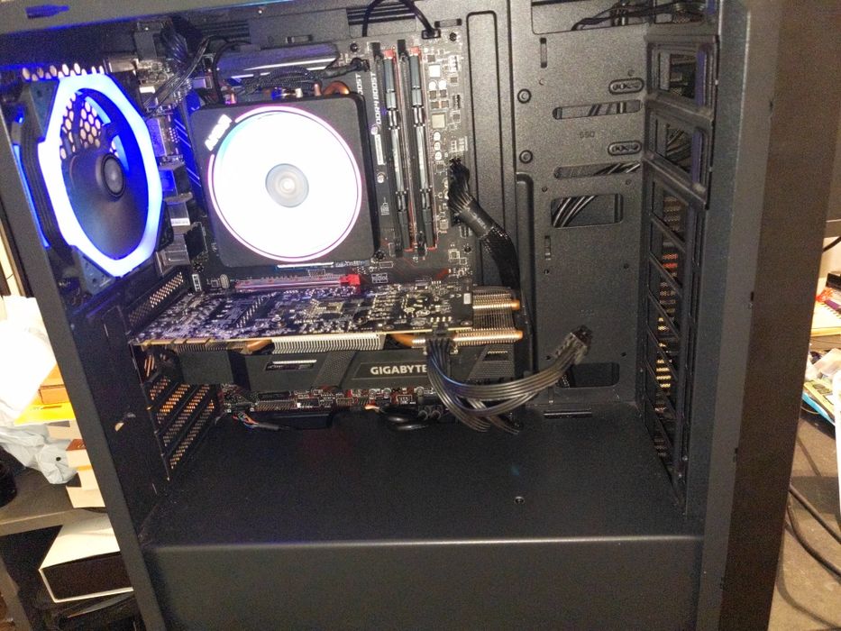 PC / Gaming Ryzen 7 2700x + GTX 1070 8gb