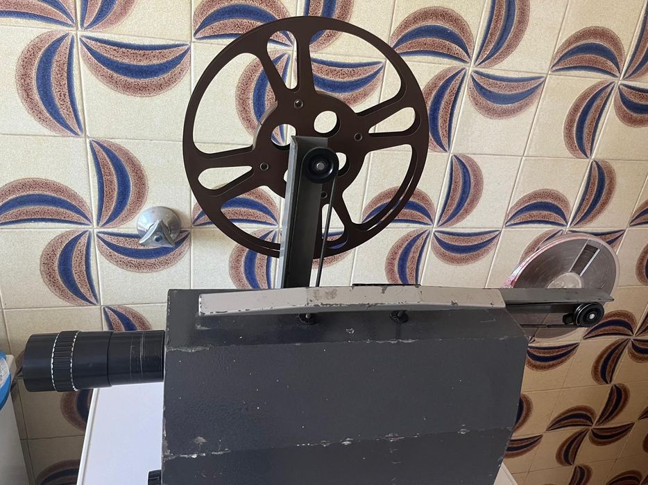 Projector de filmes de 16 mms.