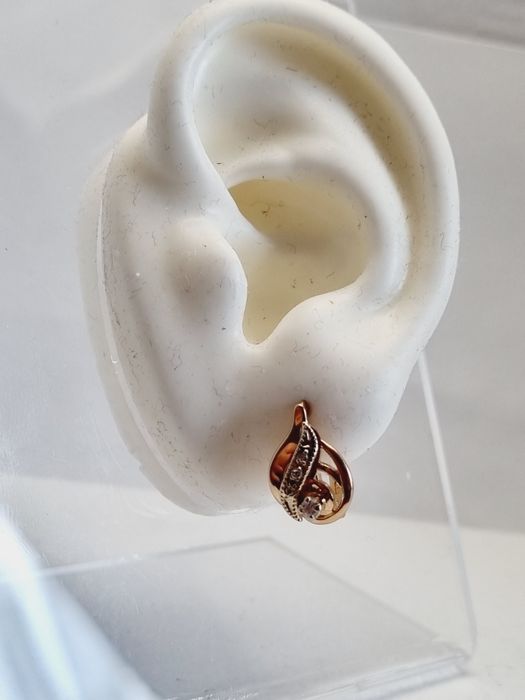 Золотые серьги с бриллиантами