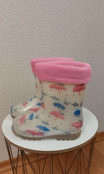 Резиновые сапожки на девочку