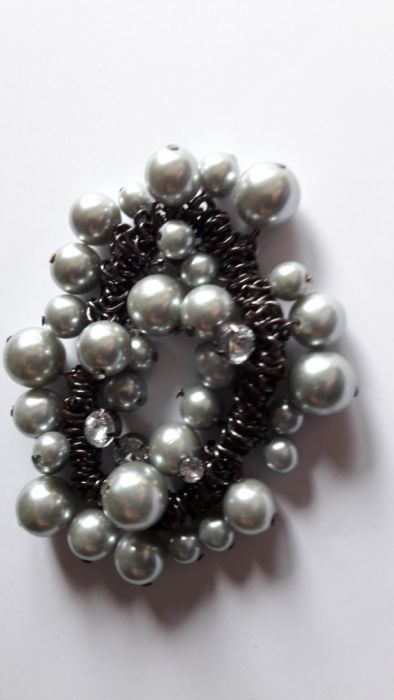 Atrakcyjna, stylowa i solidna bransoleta elastic metal/ perły/szkiełka