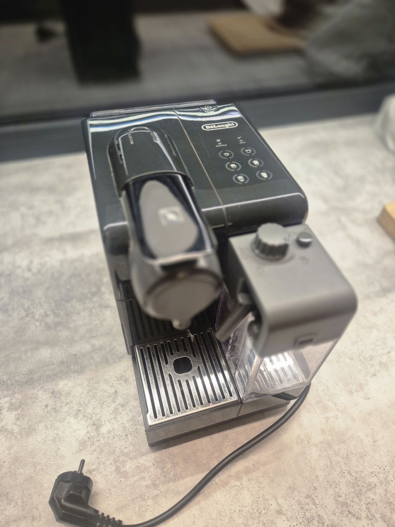 Ekspres Delonghi EN560B