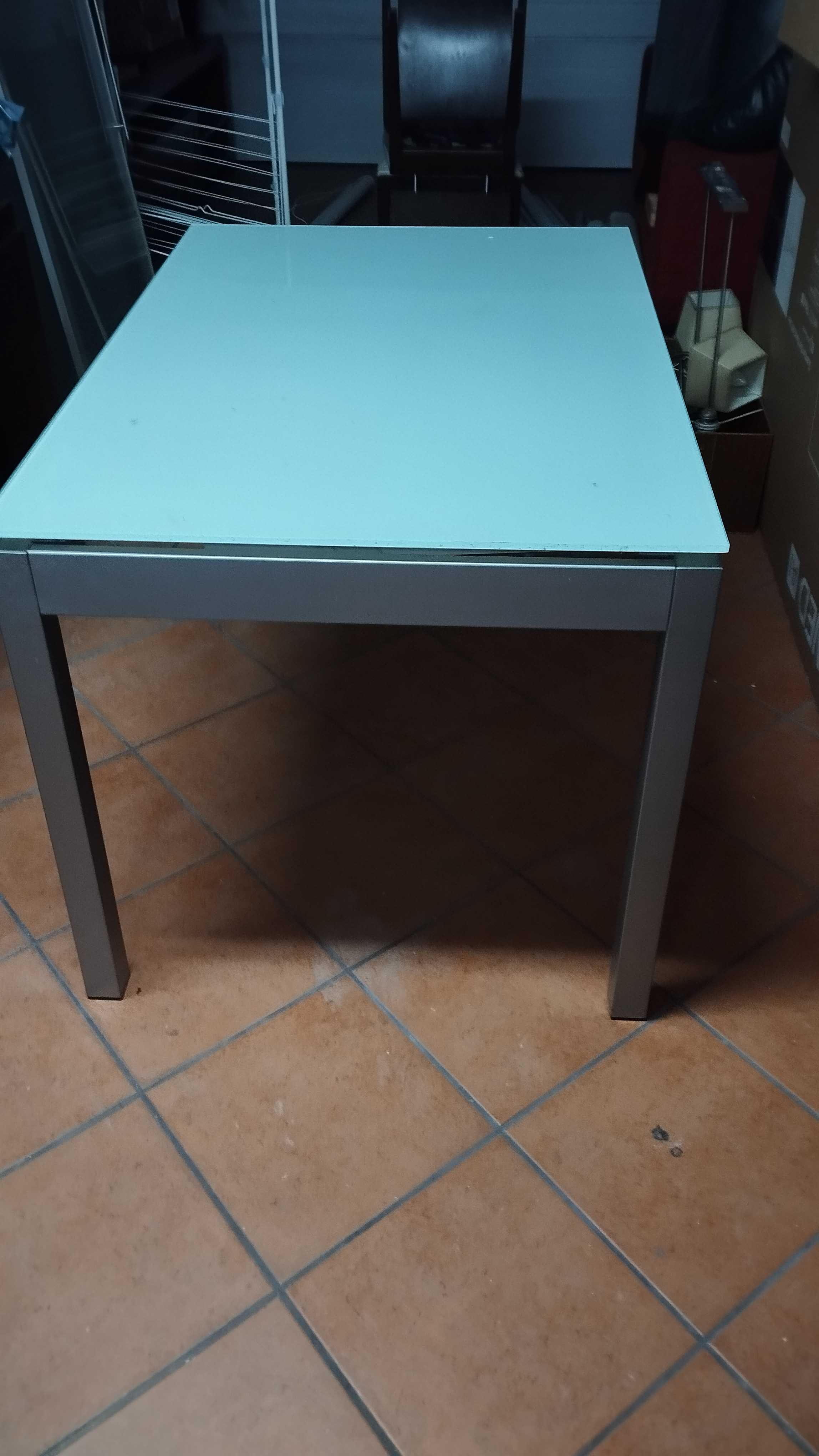 Mesa de cozinha extensível em vidro mais cadeiras