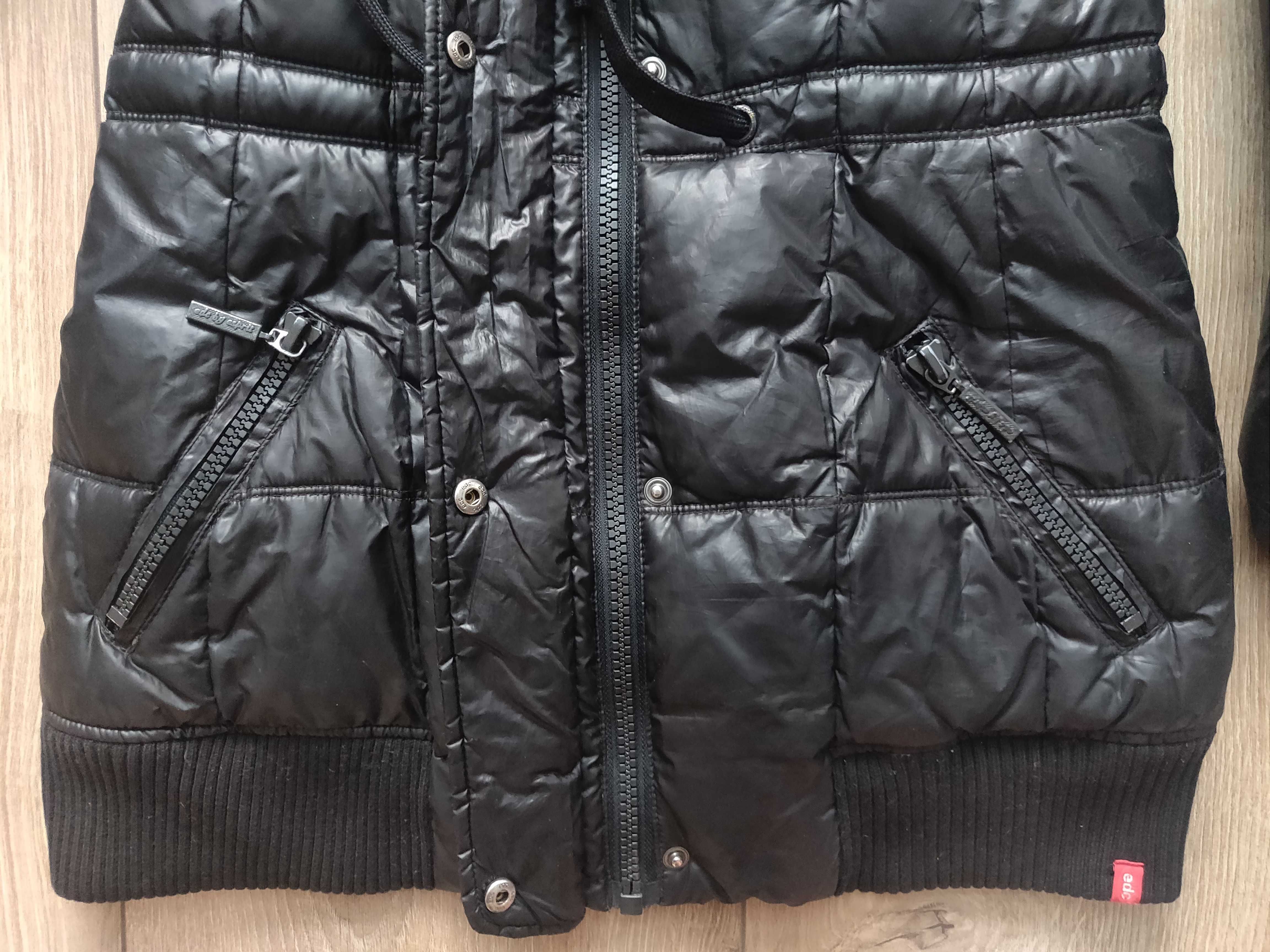 Пуховик куртка / пальто S 40 ( 46-48 ) черного цвета, на  молнии.
