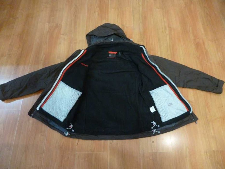 Женская куртка mammut.