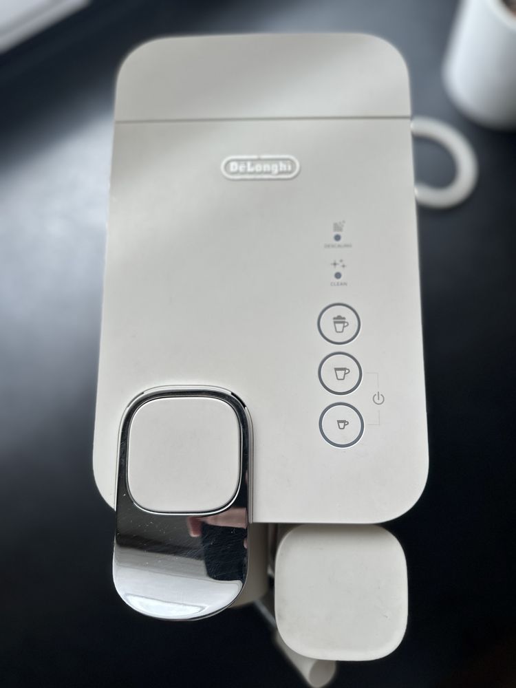 Ekspres do kawyDeLonghi Nespresso Lattissima One